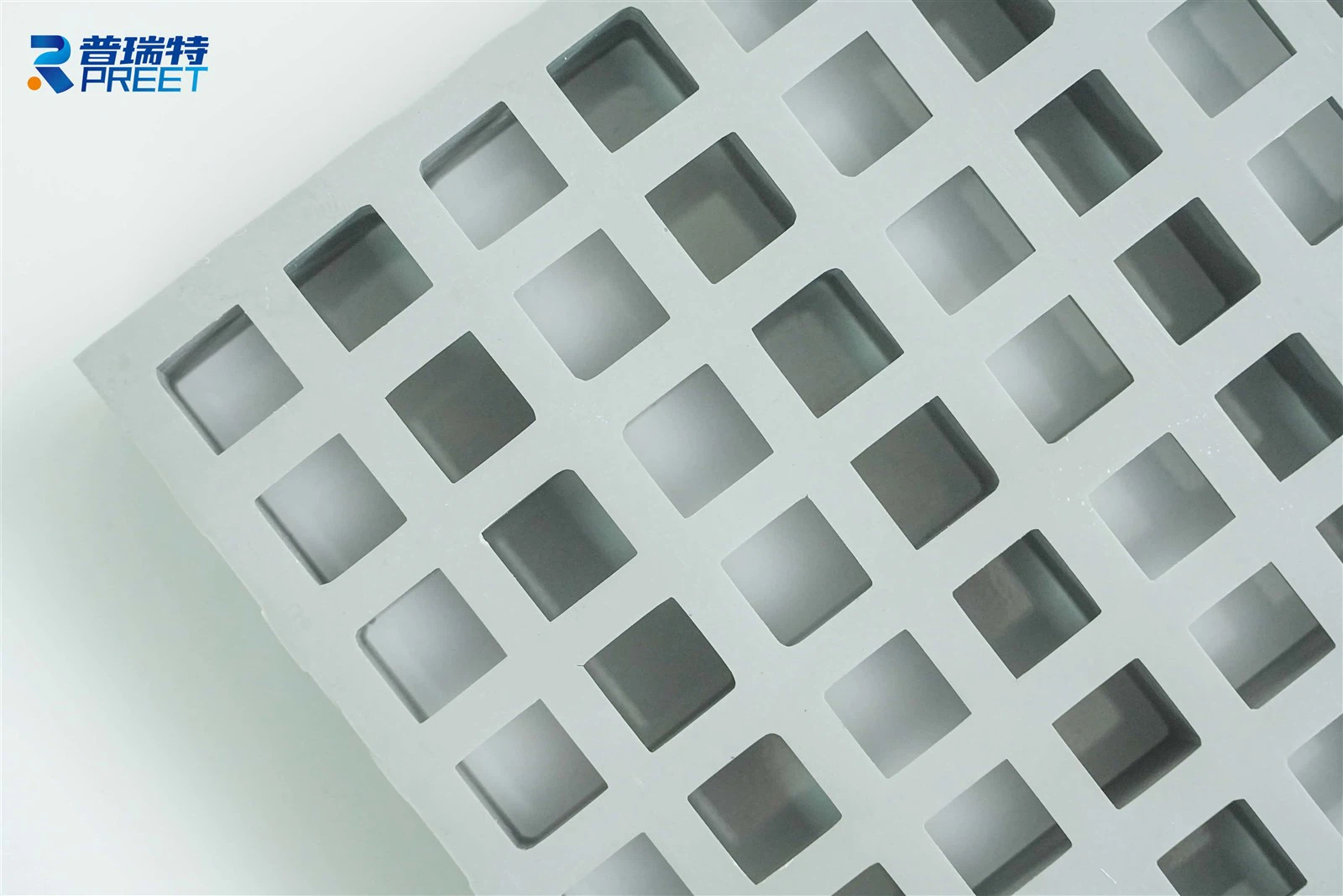 Molded FRP grating platform used in chemical and industrial environments Molded FRP grating platform used in chemical and industrial environments