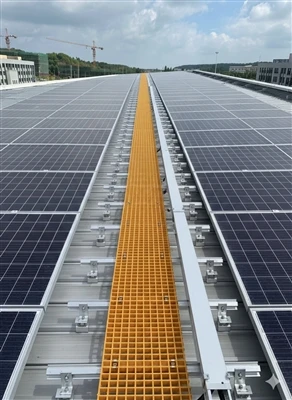Zašto je FRP rešetka idealna za staze za solarne elektrane